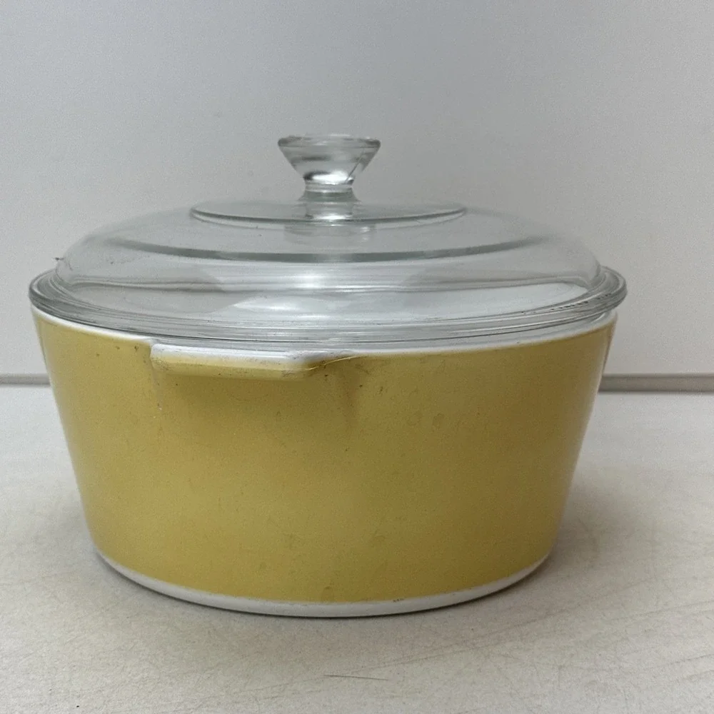 Vintage Corning Ware Yellow Round with Lid Casserole Dish B 1-3/4-B 1.75 Quart